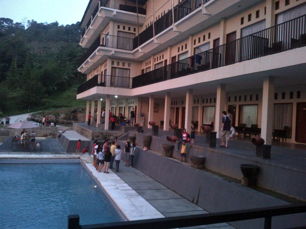 Santa Monica Hotel And Convention Ciherangsating Exterior photo